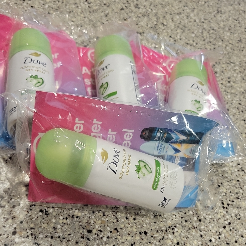 Dove Aloe Fresh Dry  Deodorant - White & Light Green